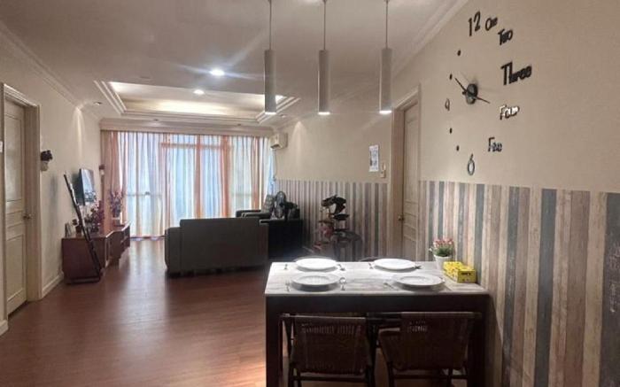 Riverbank suites  405
