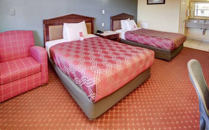 Econo Lodge at Military Circle