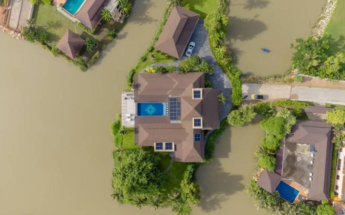 Luxury 5 Bedroom Villa Close to Beach (SRS)