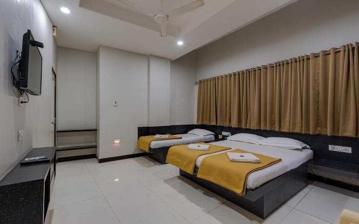 Hotel Adarsh 5 Minute Walk From Mahalaxmi Temple Kolhapur