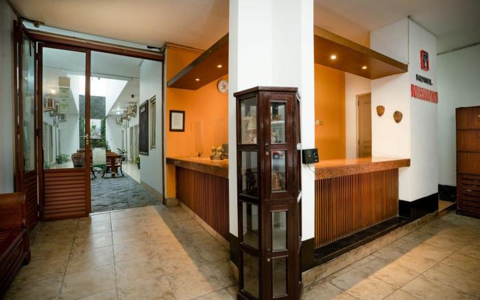 Hotel Poncowinatan - Tugu Yogyakarta