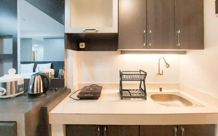 Homey Warm Studio at Mansyur Residence By Travelio