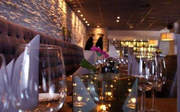 Hotel et le Cafe de Paris