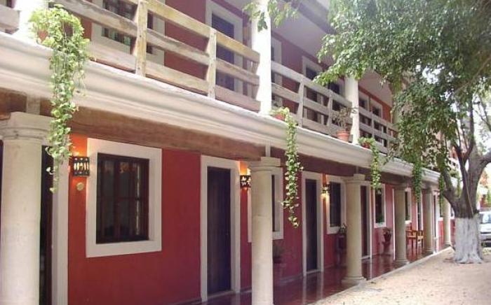Hotel Holly