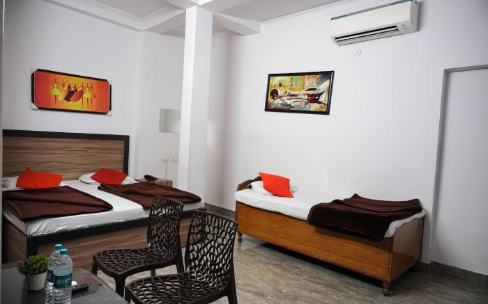 Surya Inn @ 1 Min Walk in from Nizamuddin Railway 