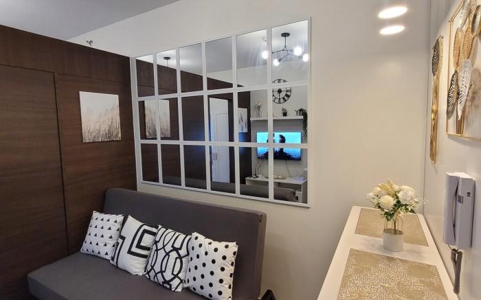 Chic 1br Pool View Balcony near Airport & Sky Way
