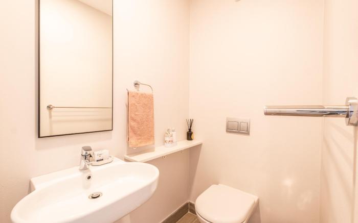 Family-Friendly*2BR APT*Pool*Near Menlyn Mall*