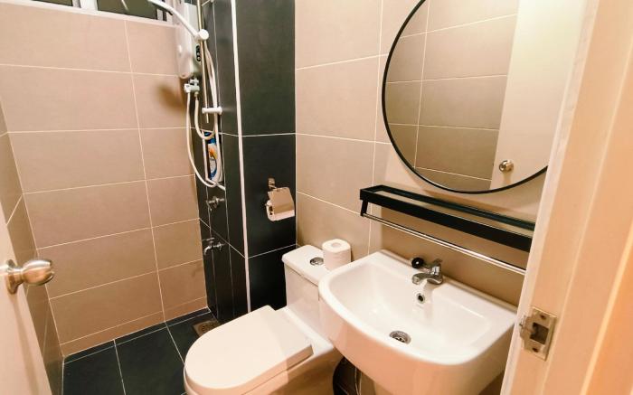 A14150 2R6Pax kulai d’putra suites NearJpo Airport