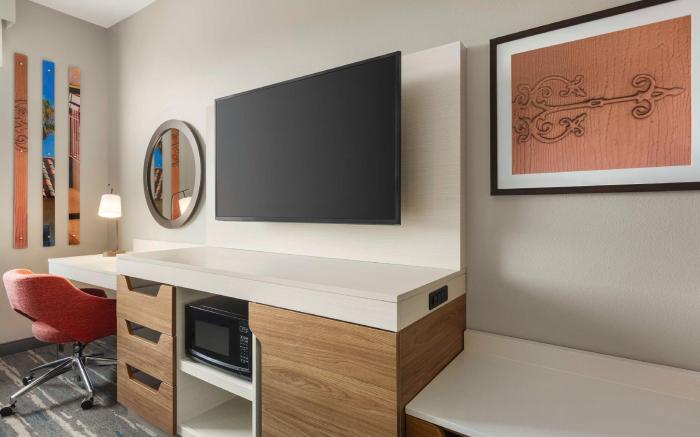 Hampton Inn & Suites - San Mateo