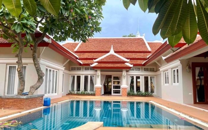 Luxury 4BR Pool Villa 300mBeach 2km walking street