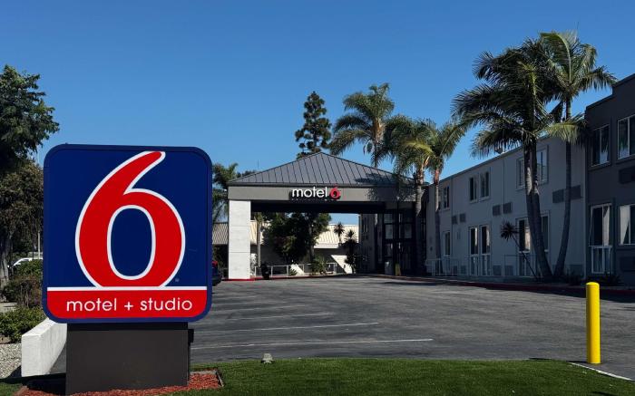 Studio 6  Suites Carson, CA