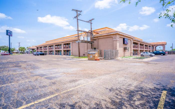 Lone Star Inn & Suites by OYO Harlingen TX