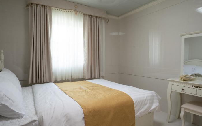 Taebaek Hotel