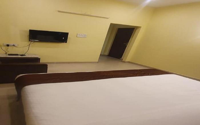 Earth Hotel Vadapalani