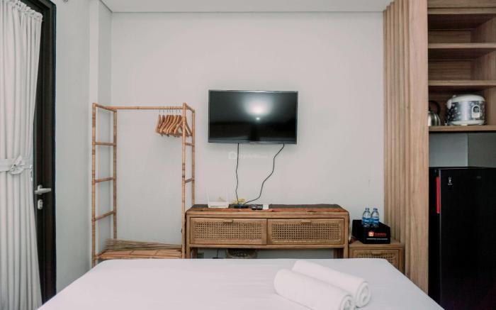 Enjoy Studio at Transpark Bintaro Apt By Travelio
