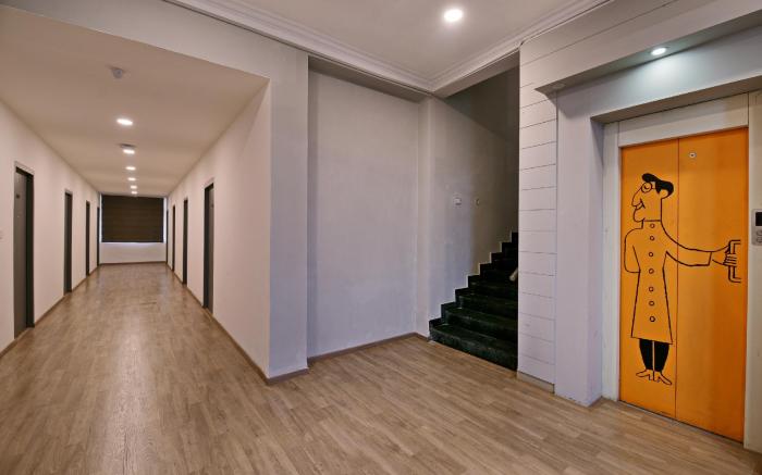 Super Townhouse Function Inn Near Chaudhary Charan Singh International Airport