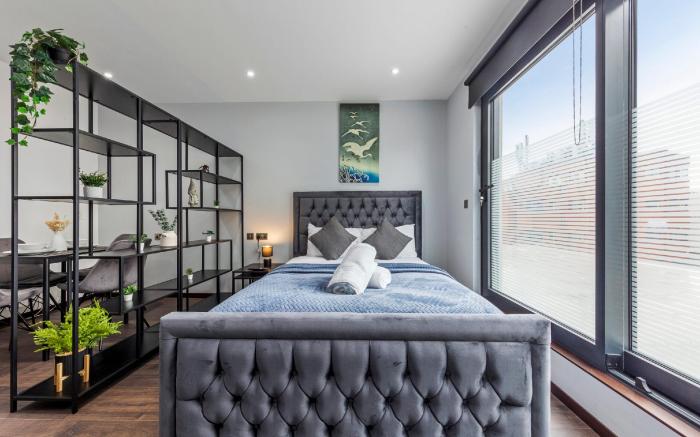 Serviced Modern Luxury Flat near Central London