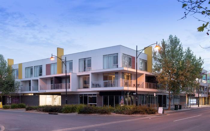Mawson Lakes Hotel