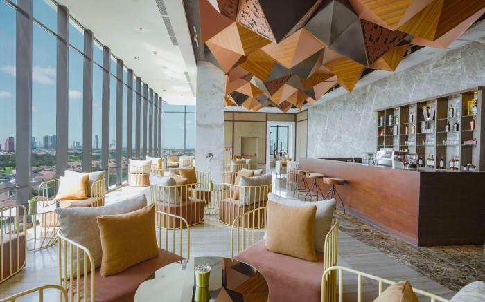 Whiz Luxe Hotel Spazio Surabaya