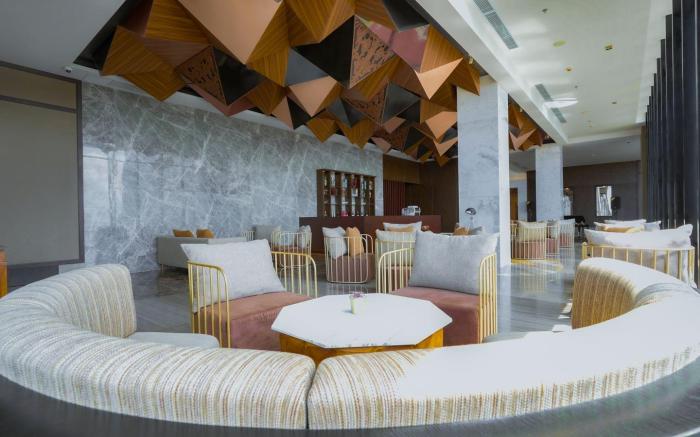 Whiz Luxe Hotel Spazio Surabaya