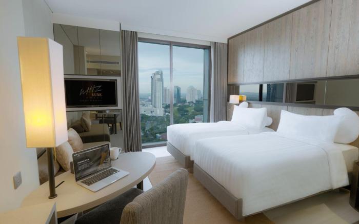 Whiz Luxe Hotel Spazio Surabaya