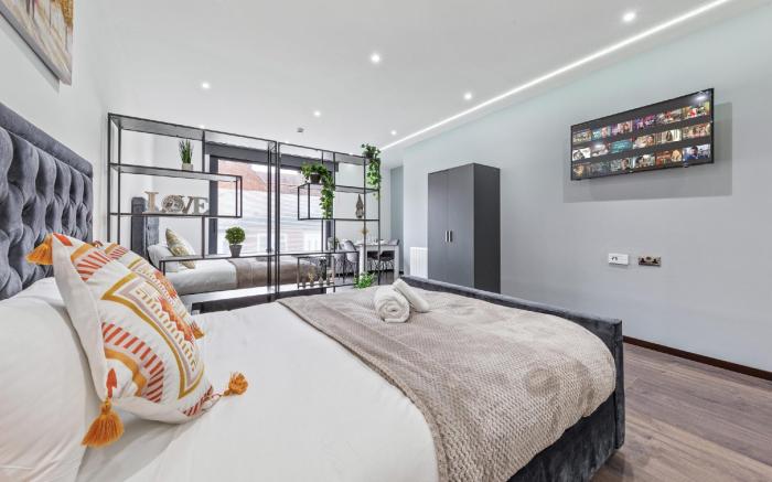 Luxury Sleeps 4 Studio Flat