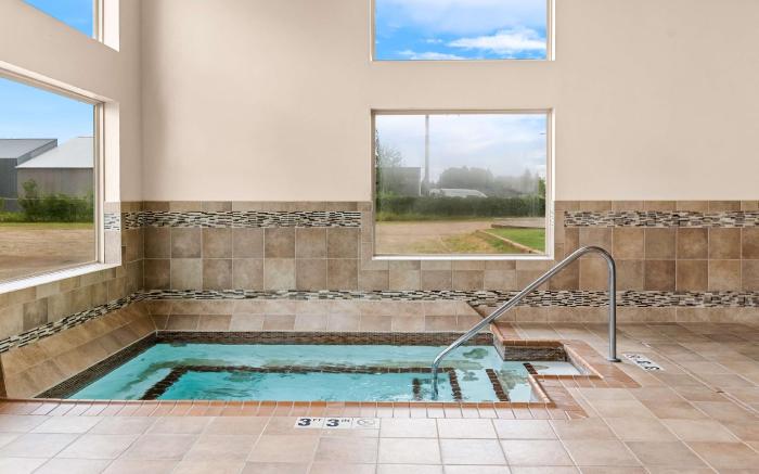 Heartland Inn & Suites, SureStay Collection by Best Western