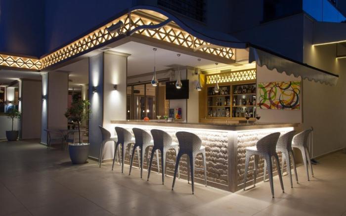 Aurasia Deluxe Hotel