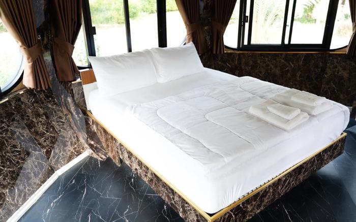 Honey Queen Resort