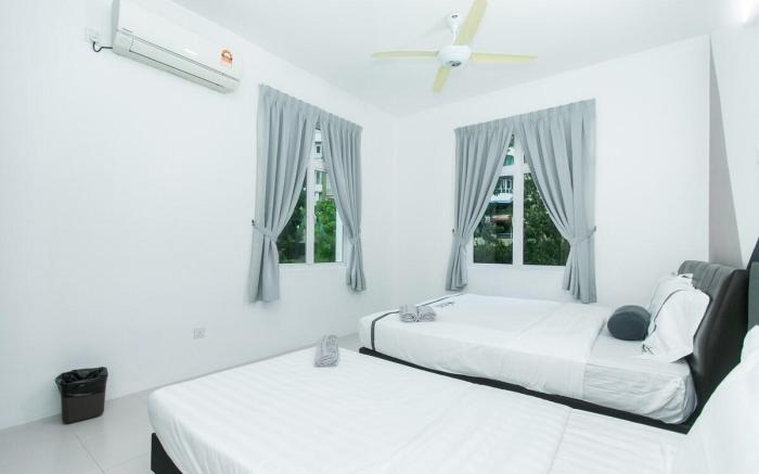 Beach side spacious 5BR 20pax pool house
