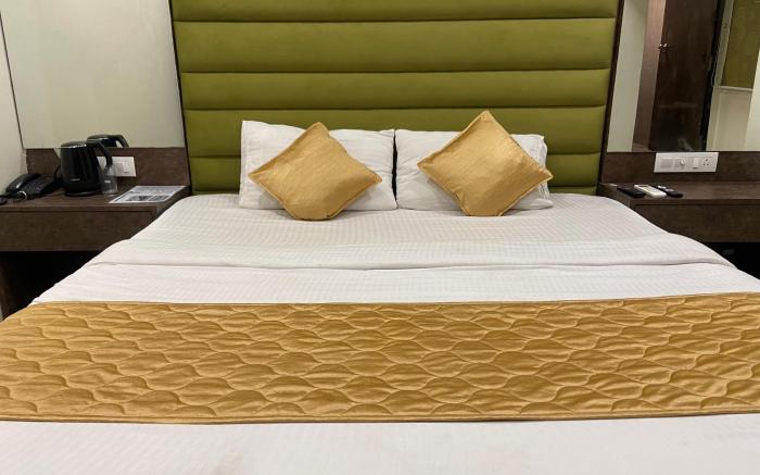 Hotel B Town Near Kokilaben Hospital