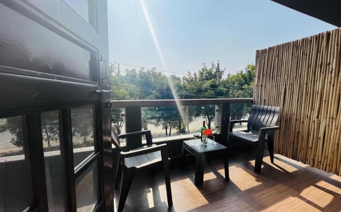 BluO Studio DLF Golf Course Road - Balcony, Lift