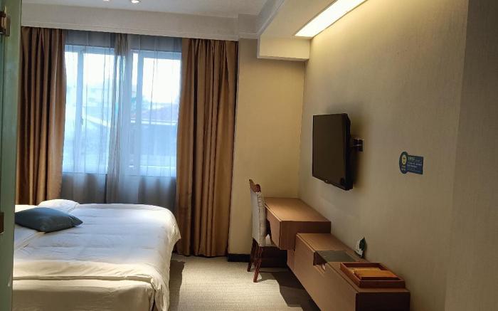 PRISTINE   HOTEL