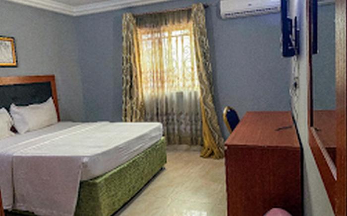 B's Hive Hotels and Suites