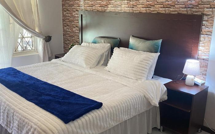 Comrades Oasis Guest House 