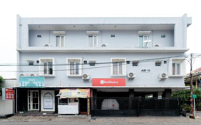 RedDoorz Syariah @ Delta Sari Aloha Waru