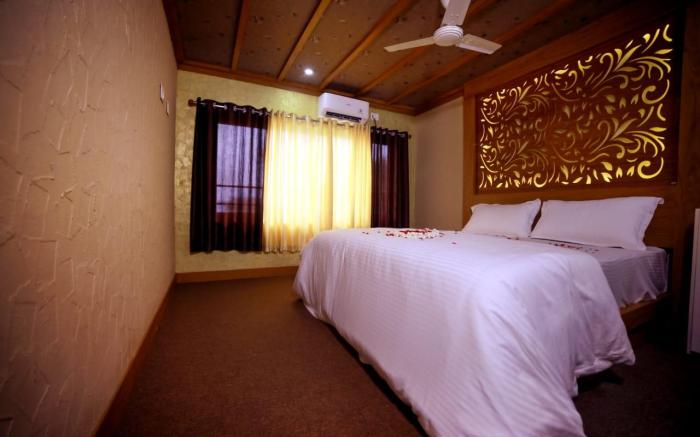Giya Houseboats