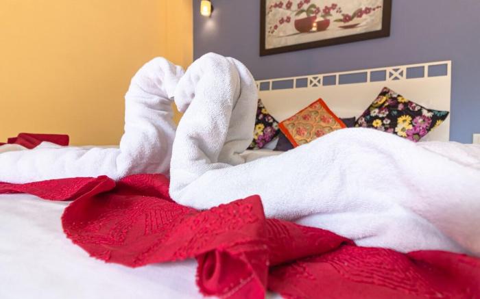 Beach holiday+Pool+Service @Candolim 4br