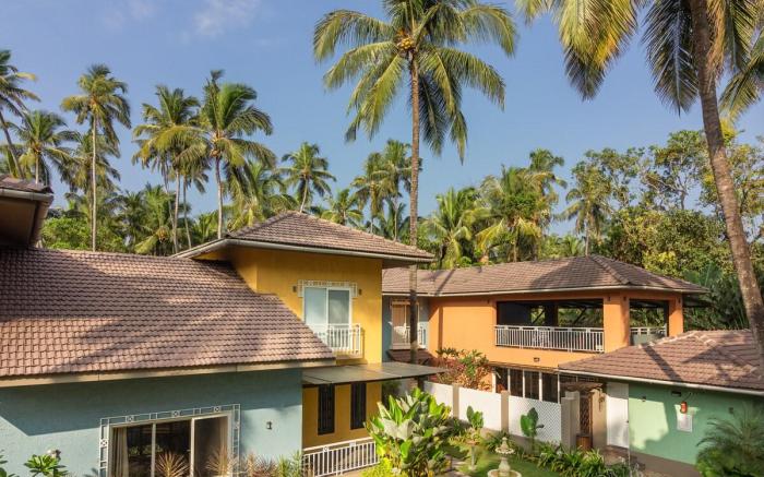 Beach 9 min walk 4br Villa with pvt pool and cook