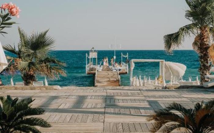 RAW BEACH HOTEL