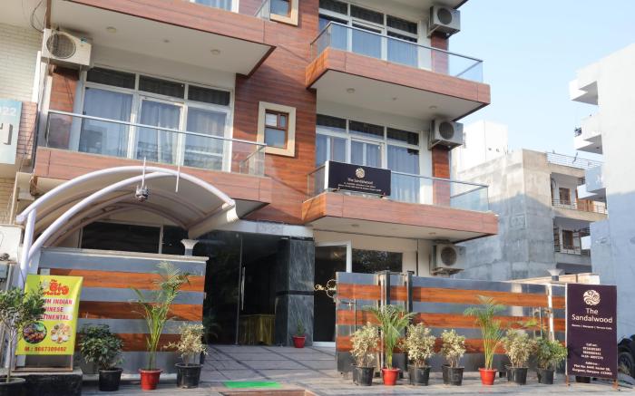 The Sandalwood Hotel - Near Medanta Medicity Gurgaon  