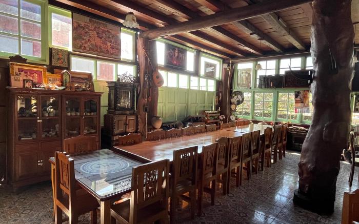 โรงแรมจันทร์แดง (antique hotel)