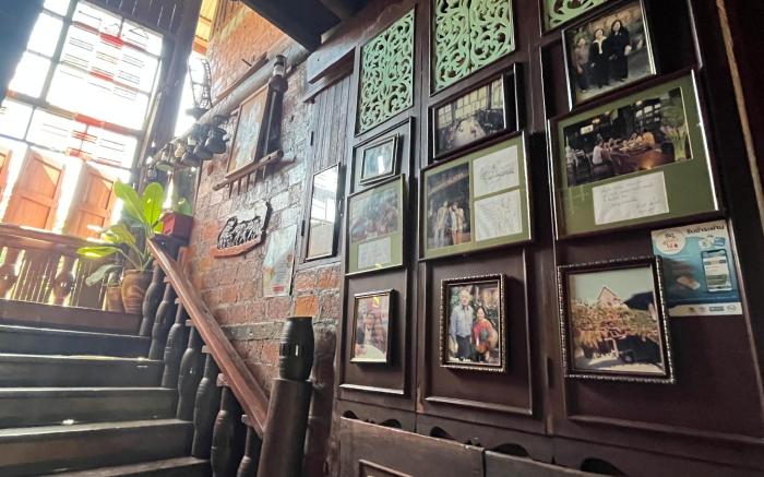 โรงแรมจันทร์แดง (antique hotel)