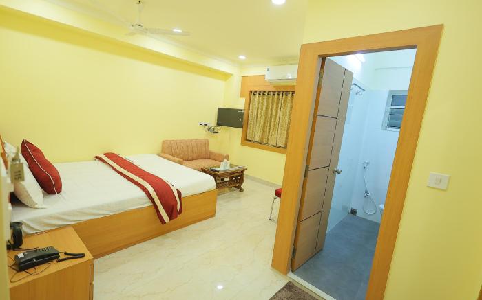 LOTUS HOTEL AND BANQUET