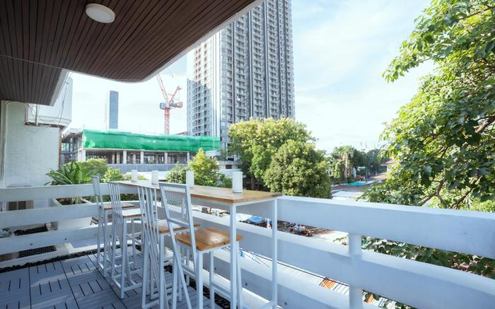 Ekkamai Buds & Beds - 420 Hostel
