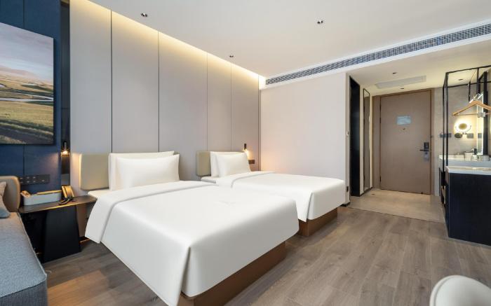 Atour Hotel Huanggang Middle School