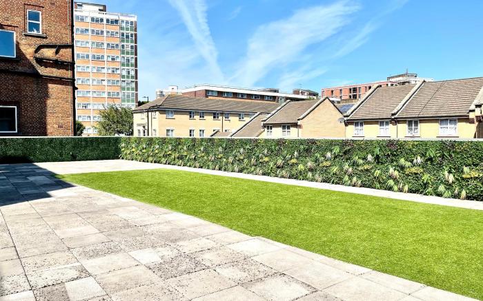 Hoxton 3-Bed Flat w/ Balcony | Old St, Shoreditch 