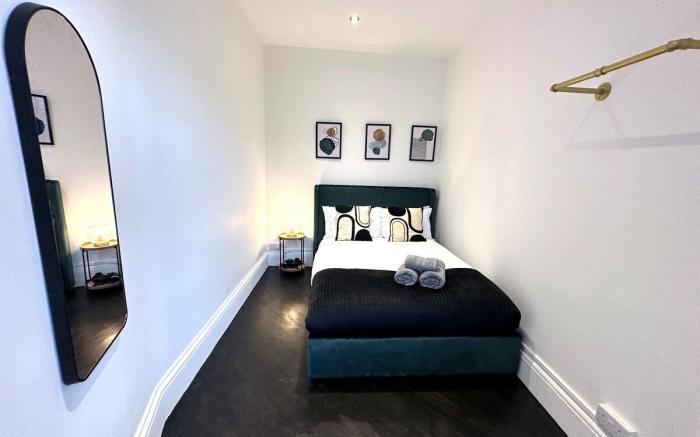 Modern Flat Steps Away from Bustling Hoxton Square
