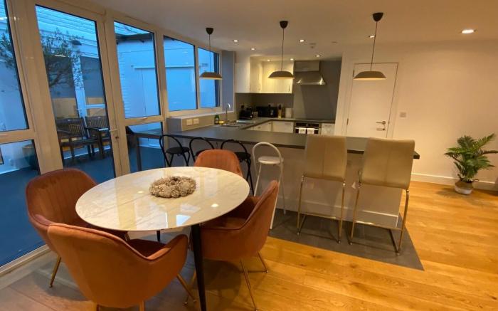 Spacious 3- bedroom apartment with terrace