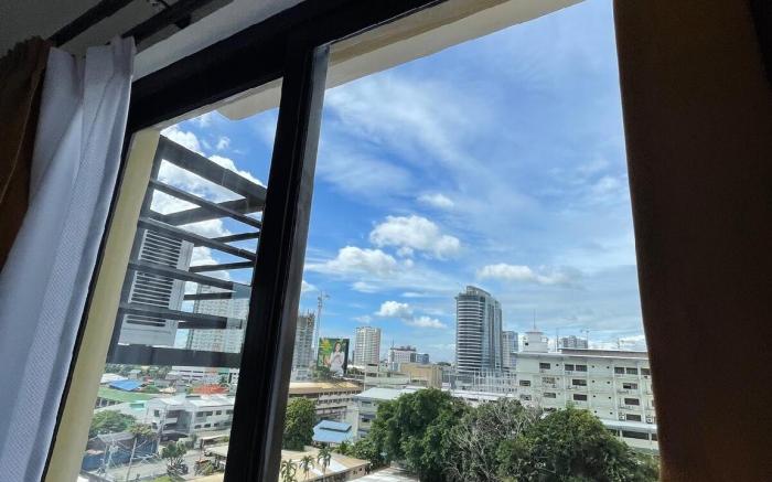 Condo 3-Bedroom w/ Pool Access Center of Davao